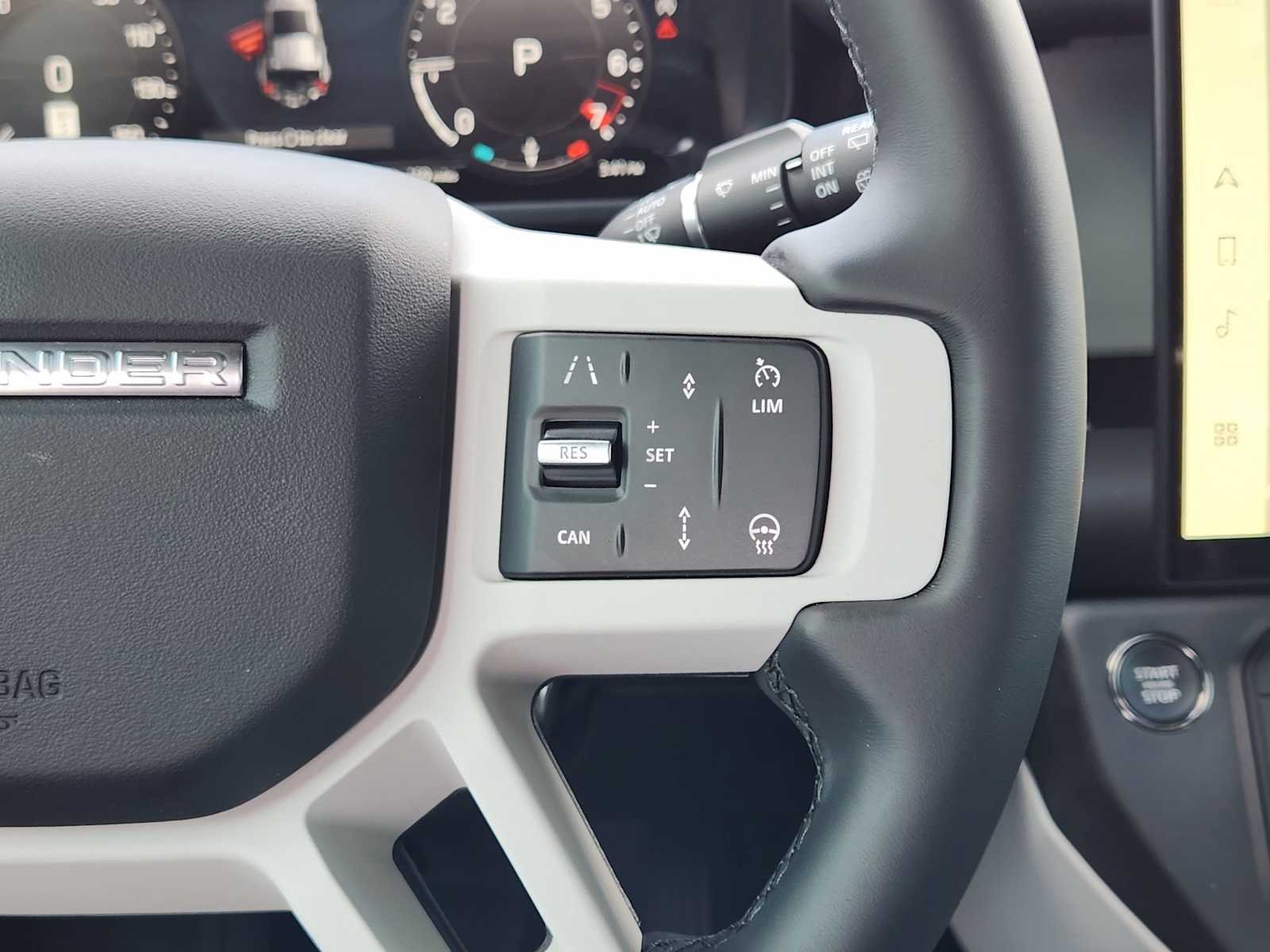 New 2026 Woolstone Green LAND ROVER X-Dynamic SE image 26