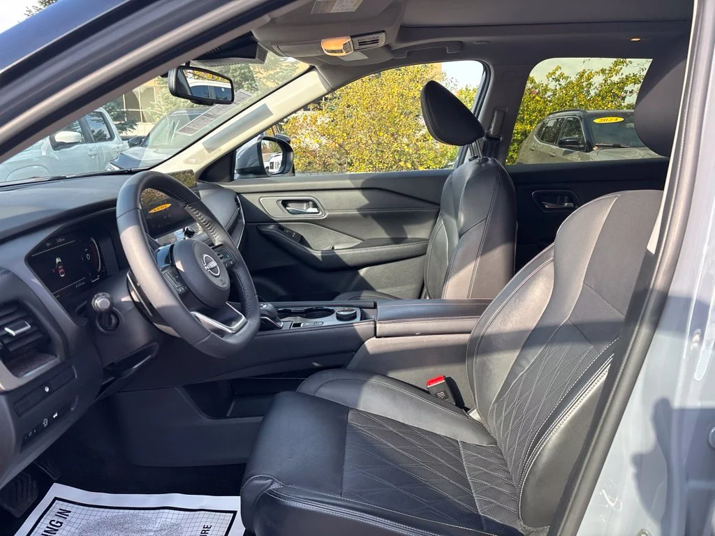 Used 2024 Gray Nissan Platinum image 19