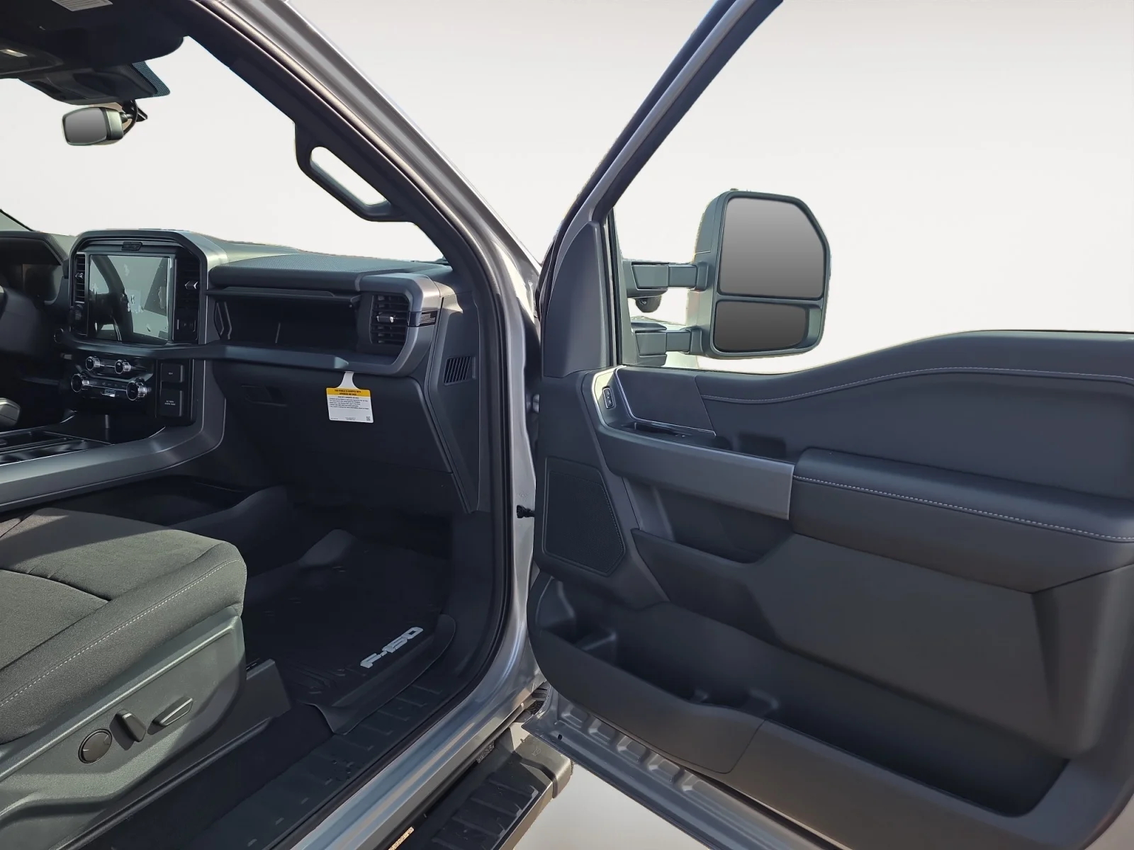 New 2026 ICONIC SILVER METALLIC Ford XLT image 9
