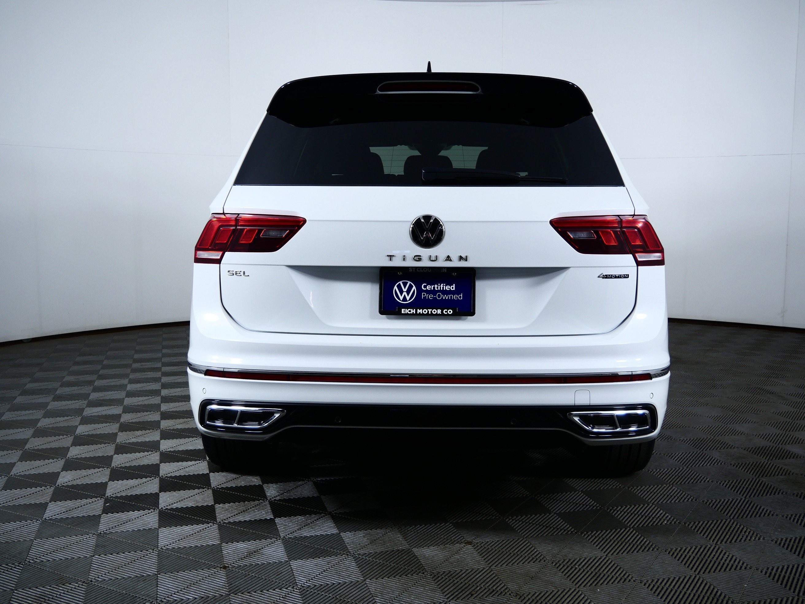 Used 2024 White Volkswagen SEL R-Line image 17