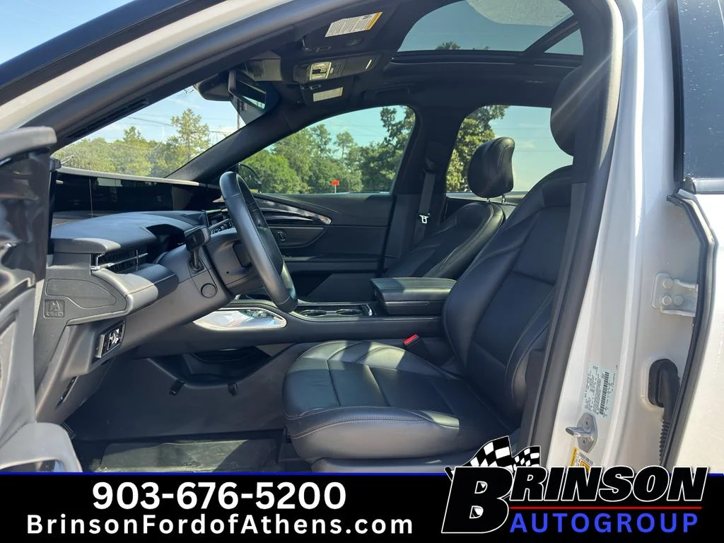 Used 2024 White Platinum Metallic Tri-Coat Lincoln Premiere image 20