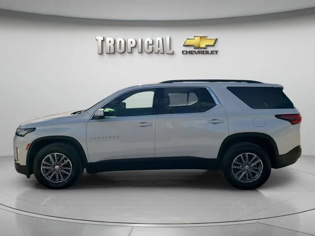 Used 2023 IRIDESCENT PEARL TRICOAT Chevrolet LT Cloth image 2