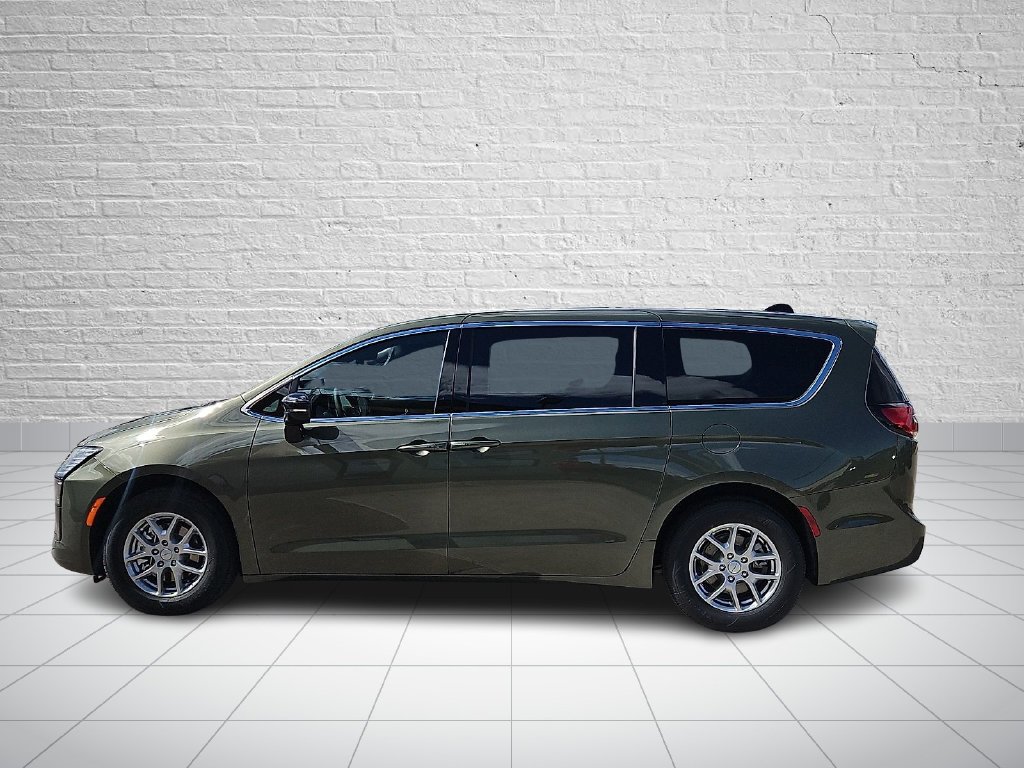New 2027 Olive Green Pearl-Coat Paint Chrysler Select image 2