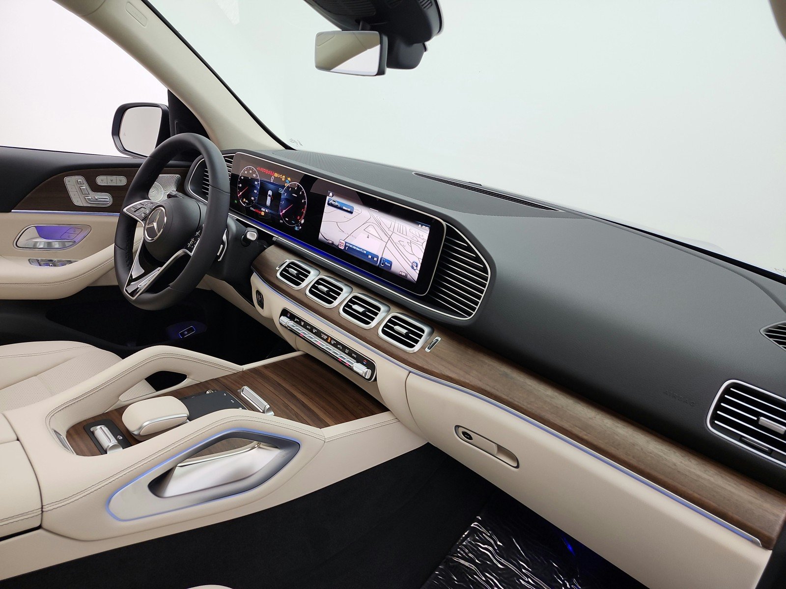 New 2026 MANUFAKTUR Cote d'Azur Light Blue Metallic Mercedes-Benz GLE 450 4MATIC® SUV image 13