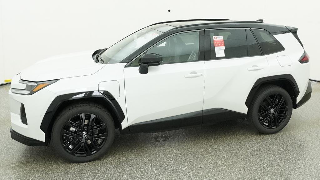 New 2026 Wind Chill Pearl with Midnight Black Metallic roof Toyota XSE image 6