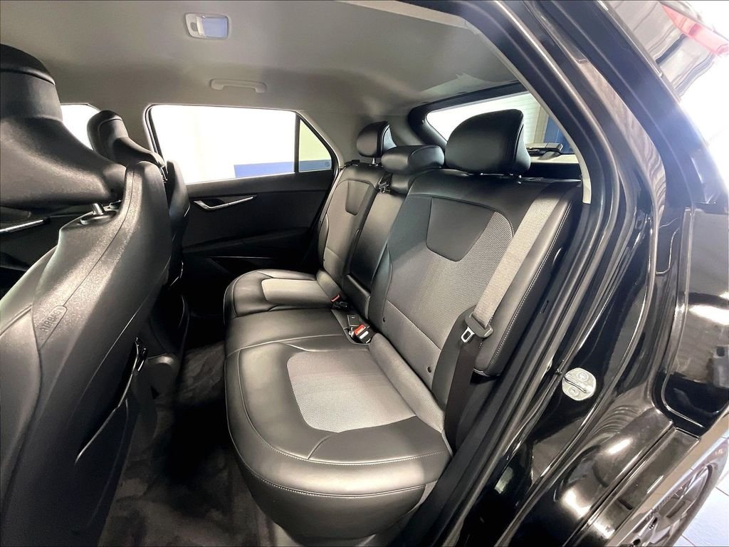 Used 2025 Black Kia Wind image 15