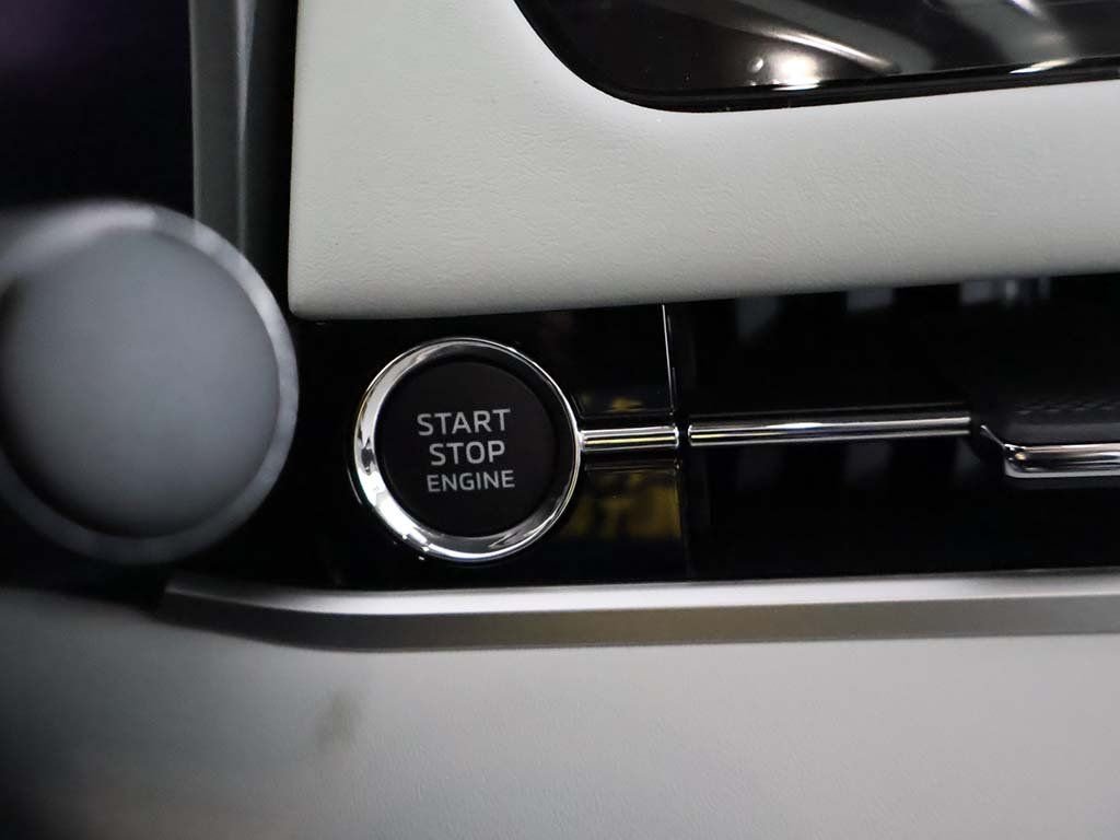 2025 Mitsubishi Outlander SE - Photo 40