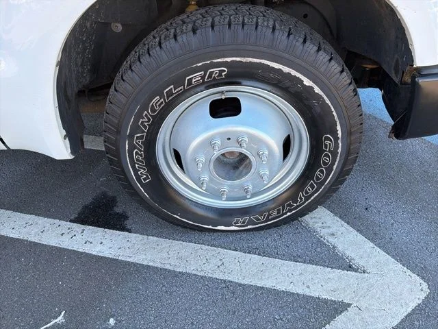 Used 2008 White Ford  image 23
