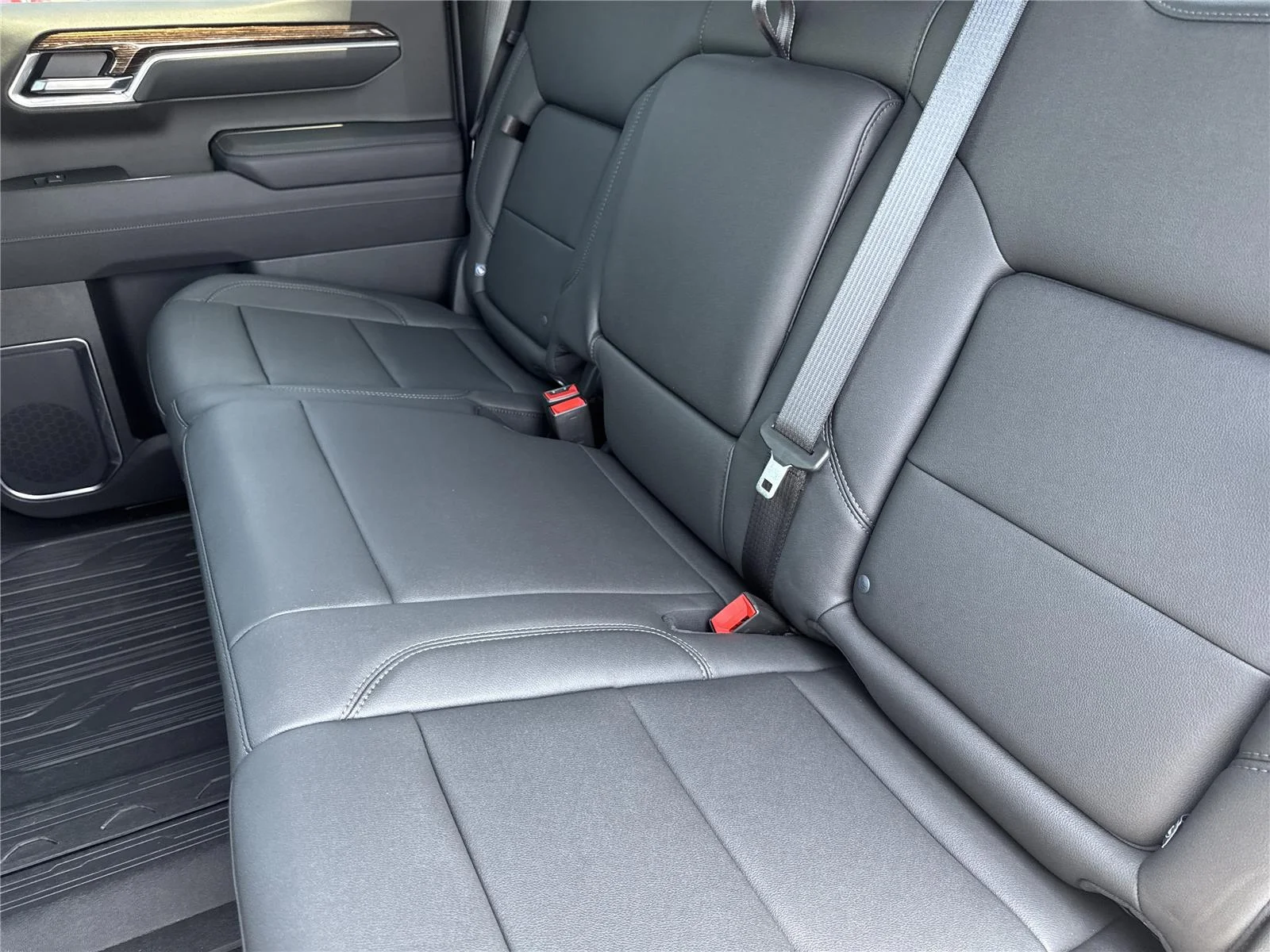 New 2026 Sterling Metallic GMC Elevation image 17