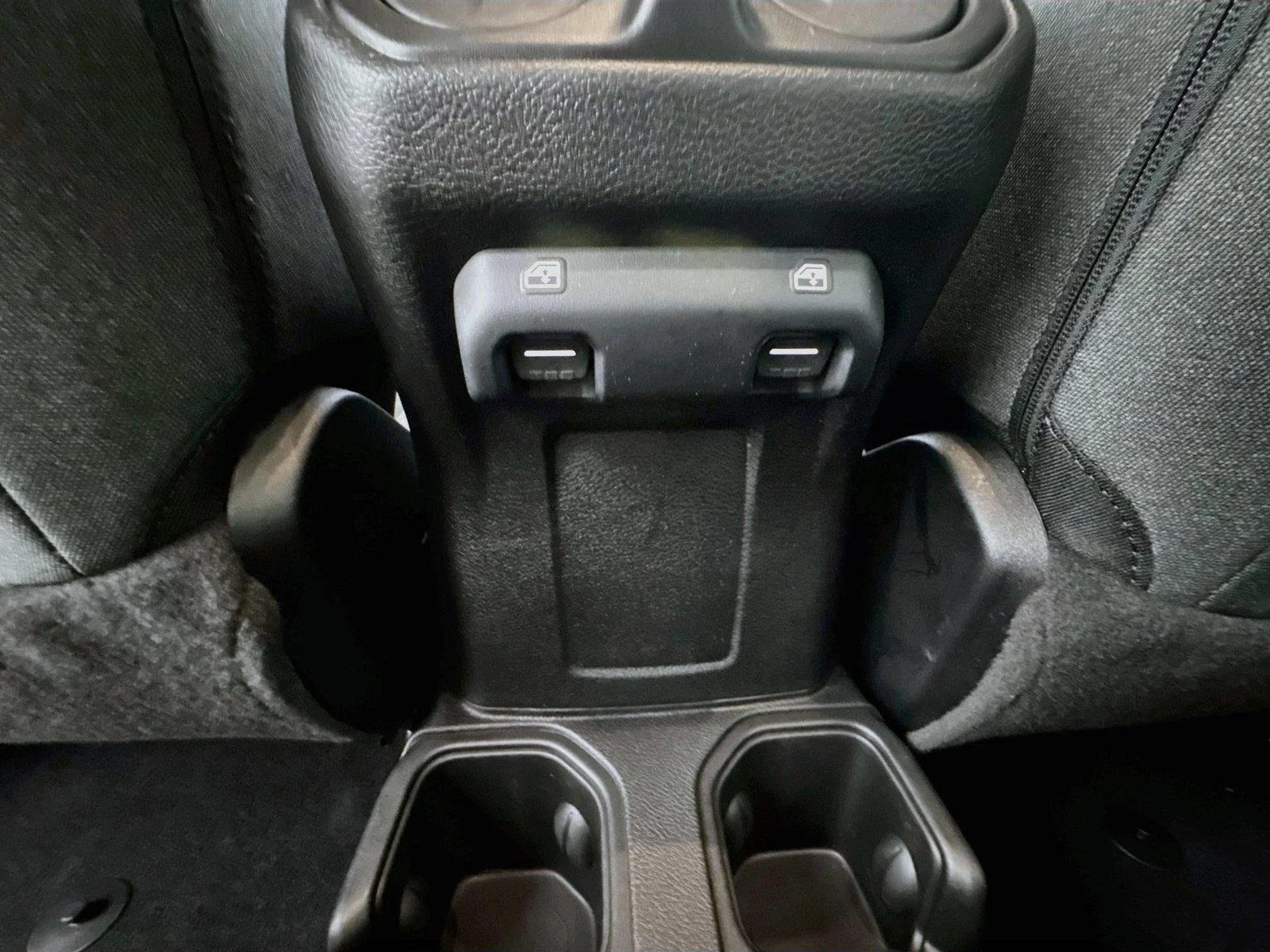 Used 2024 Silver Zynith Clearcoat Jeep Sport S image 32