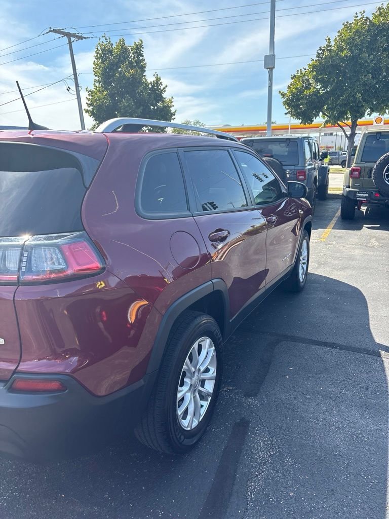 Used 2021 Velvet Jeep Latitude image 6