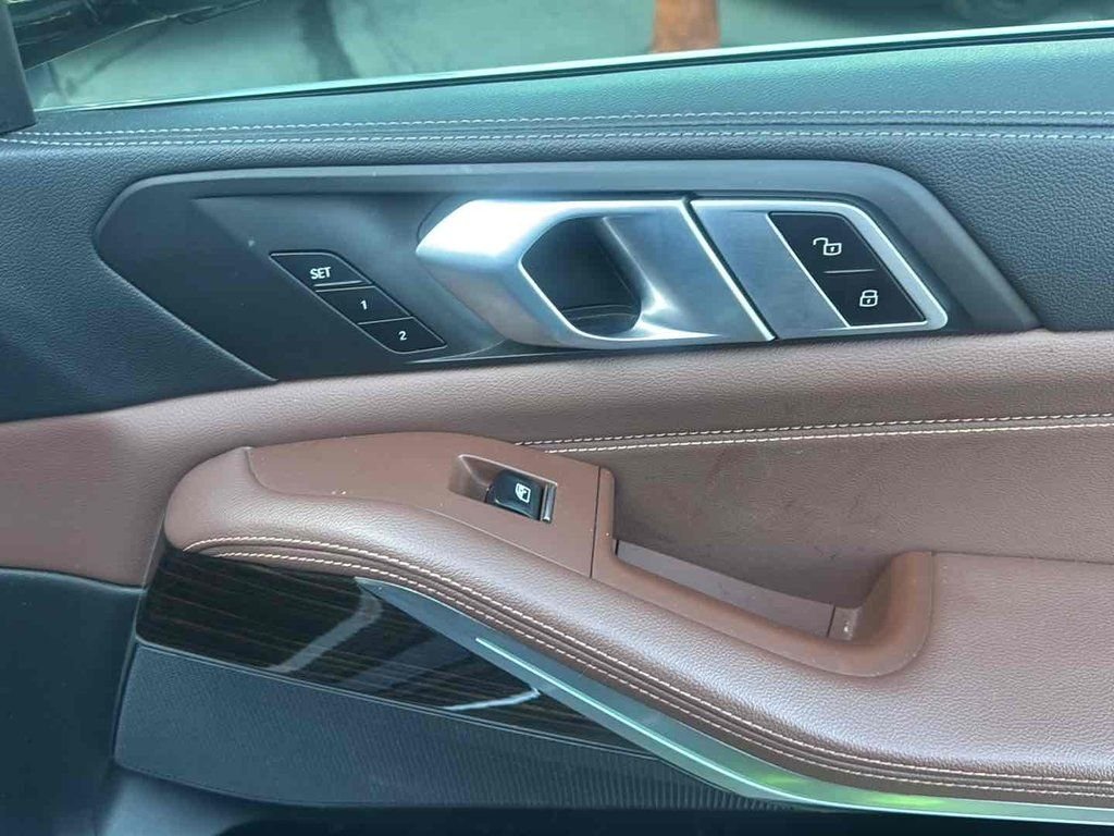 Used 2020 Blue BMW xDrive40i image 13