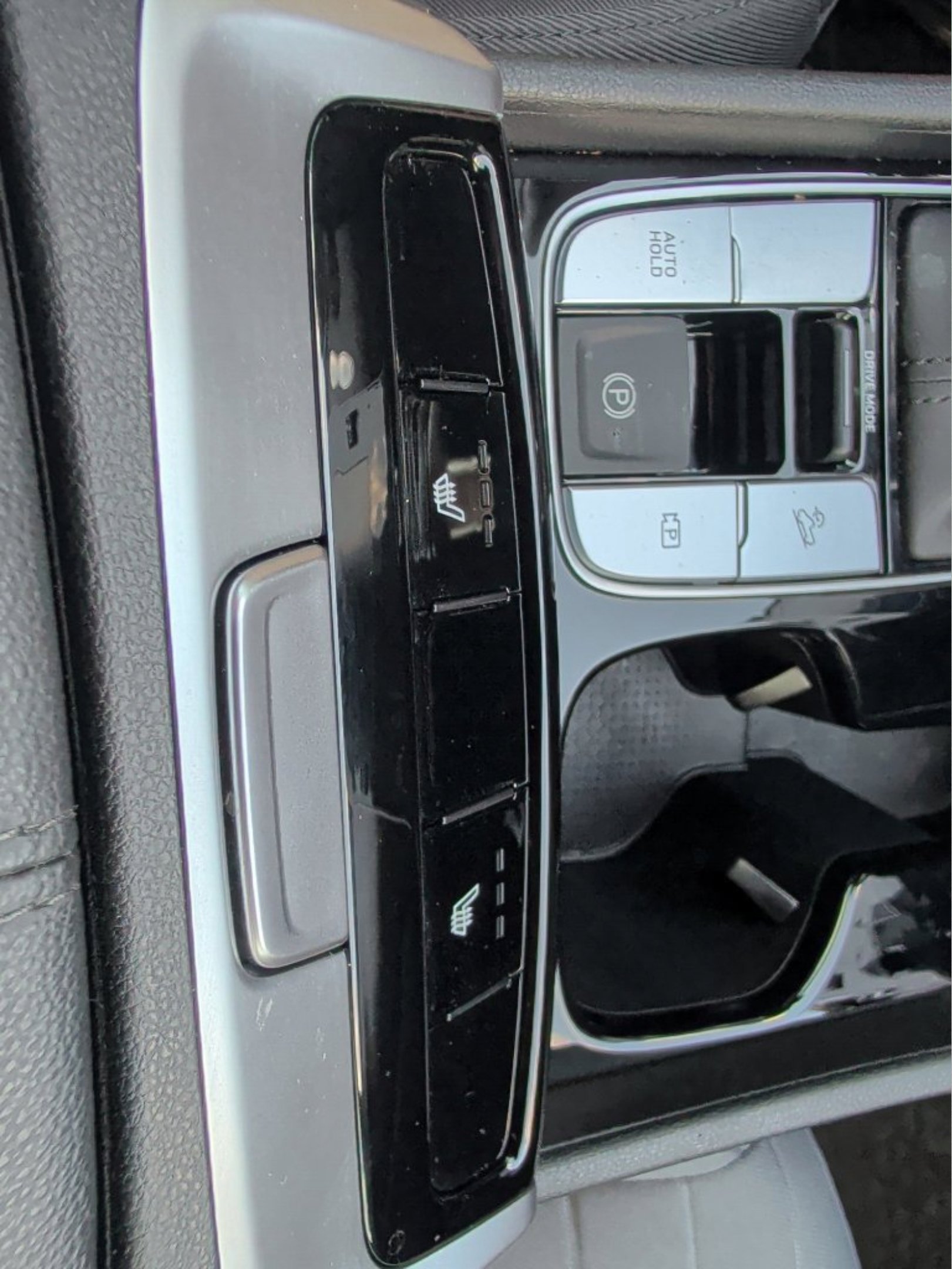 Used 2024 Phantom Black Hyundai SEL image 28