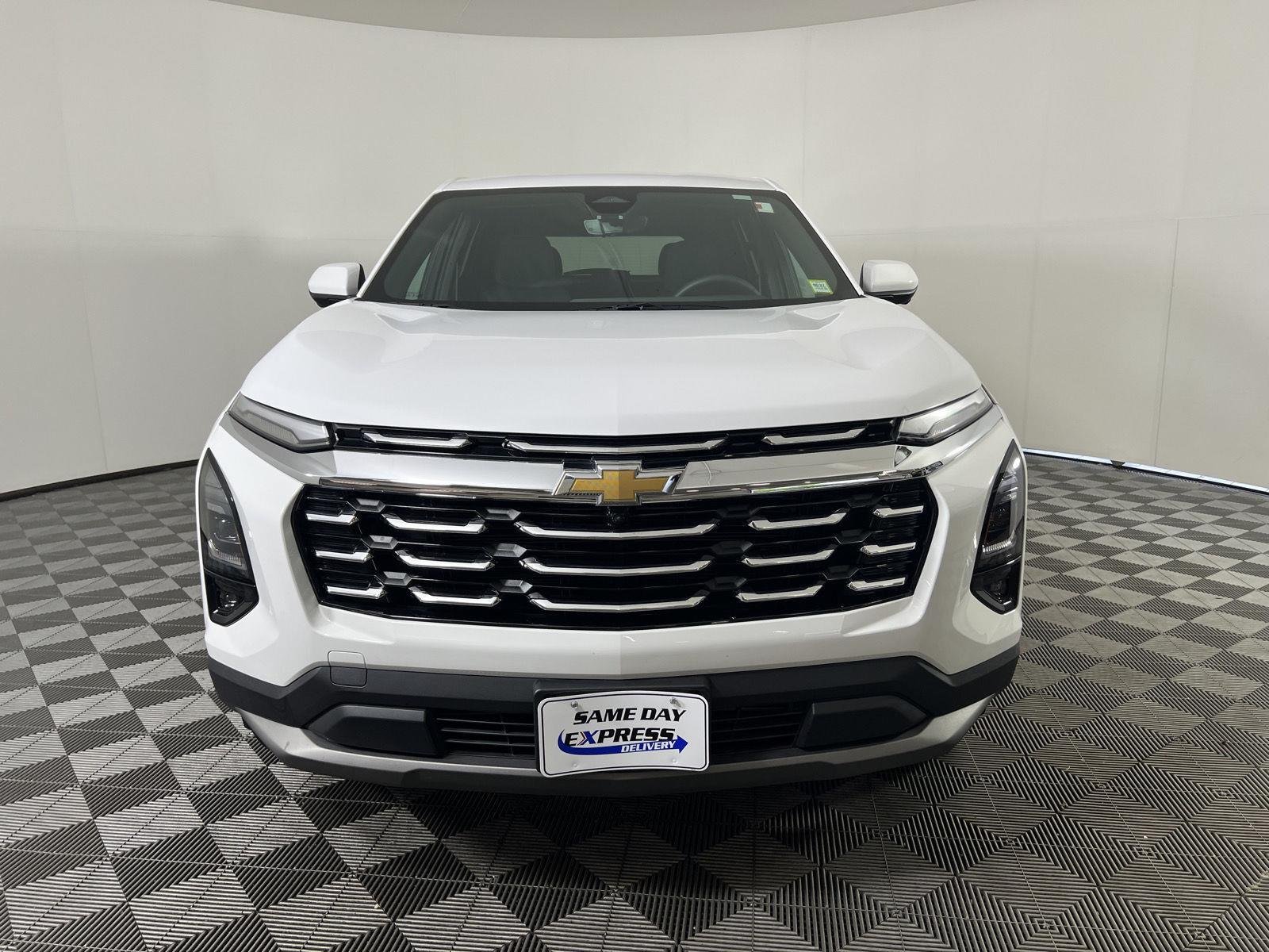 Used 2025 Summit White Chevrolet FWD LT image 18