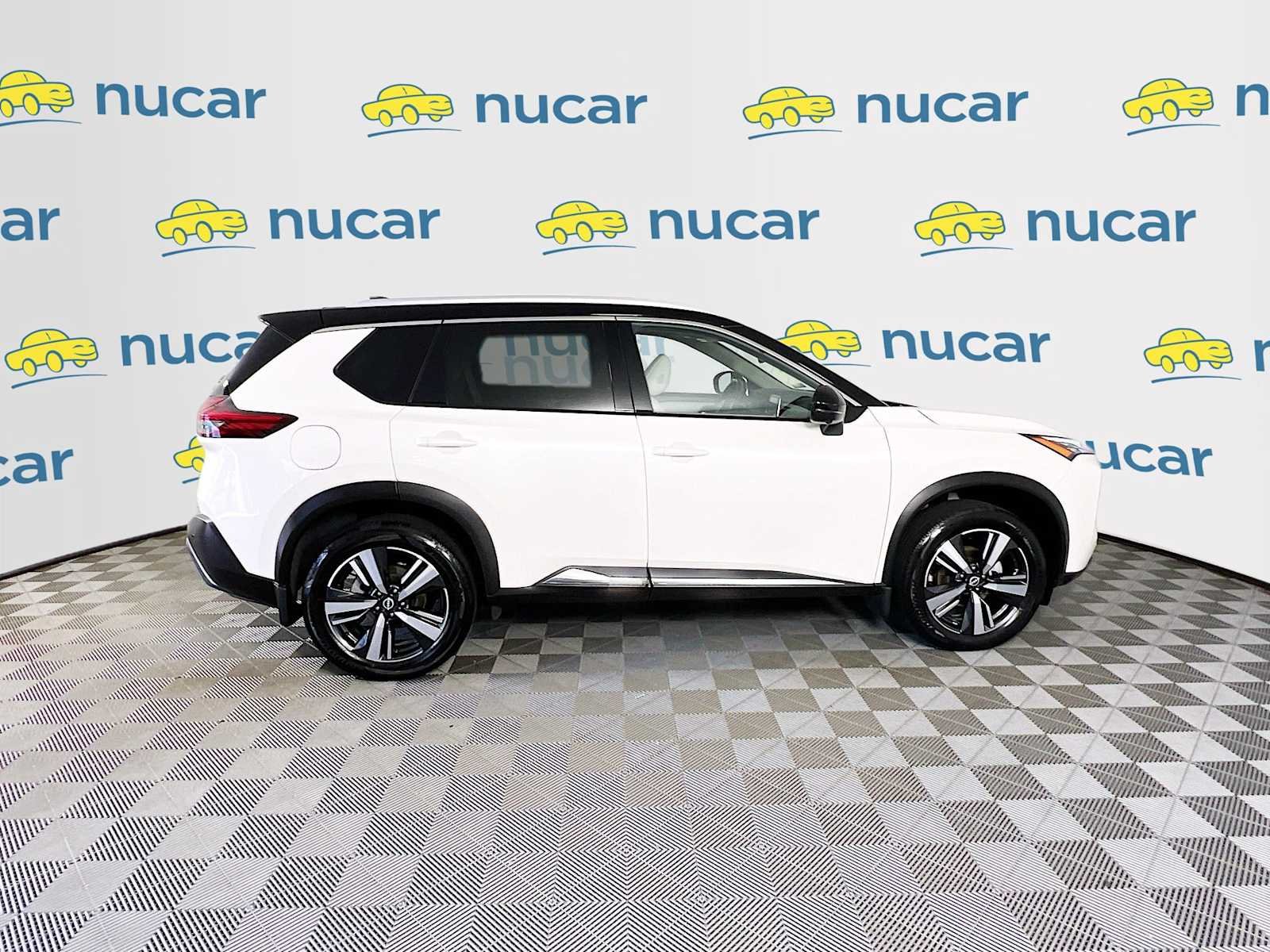 Used 2023 Pearl White Tricoat/Super Black Nissan SL image 8