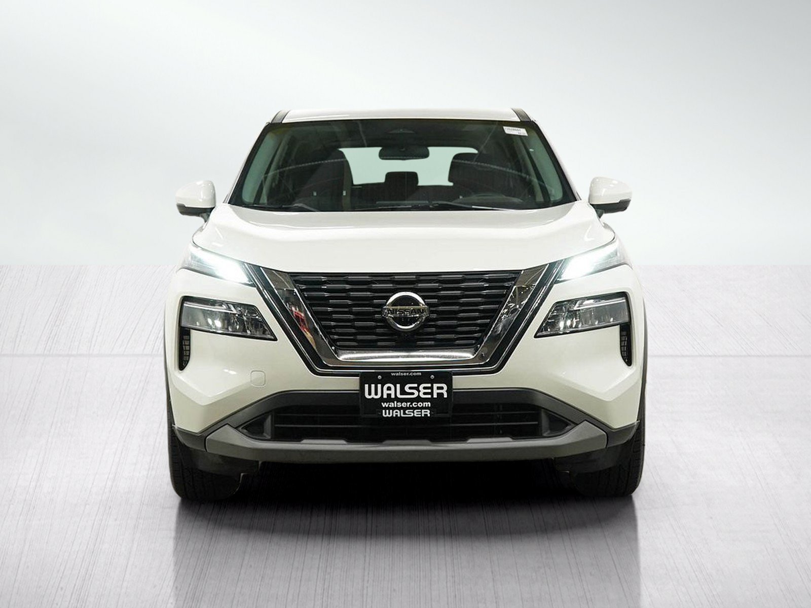 Used 2021 Pearl White Tricoat Nissan Sv image 8