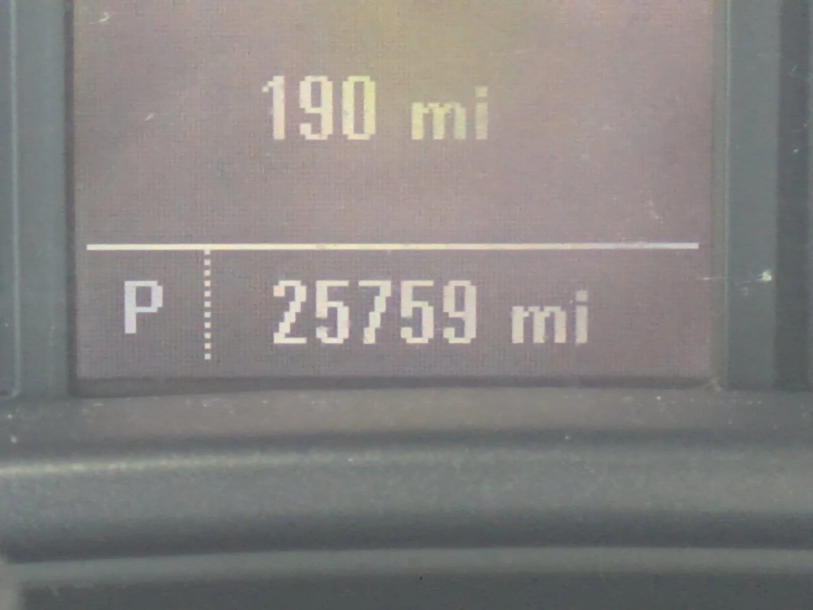 Used 2014 White GMC Base image 28