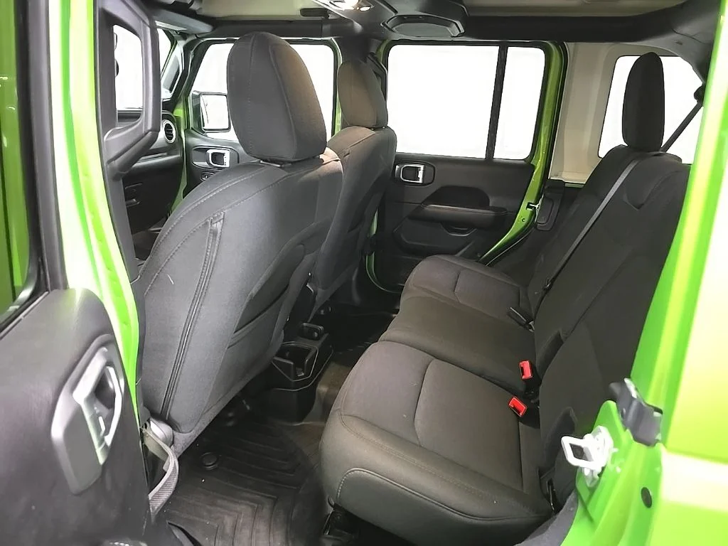 2020 Jeep Wrangler Unlimited Sahara - Photo 31