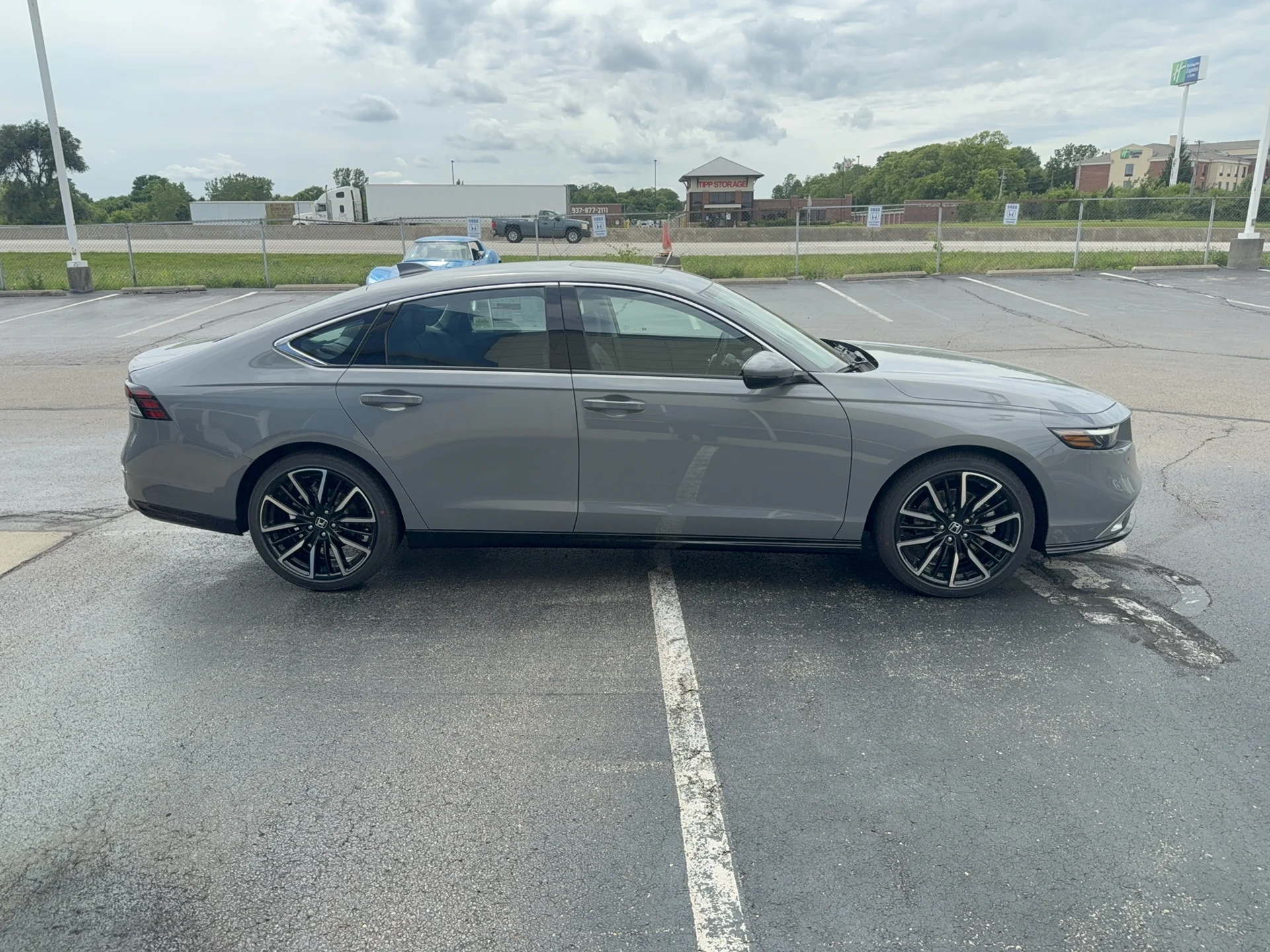 New 2026 Urban Gray Pearl Honda Touring image 4