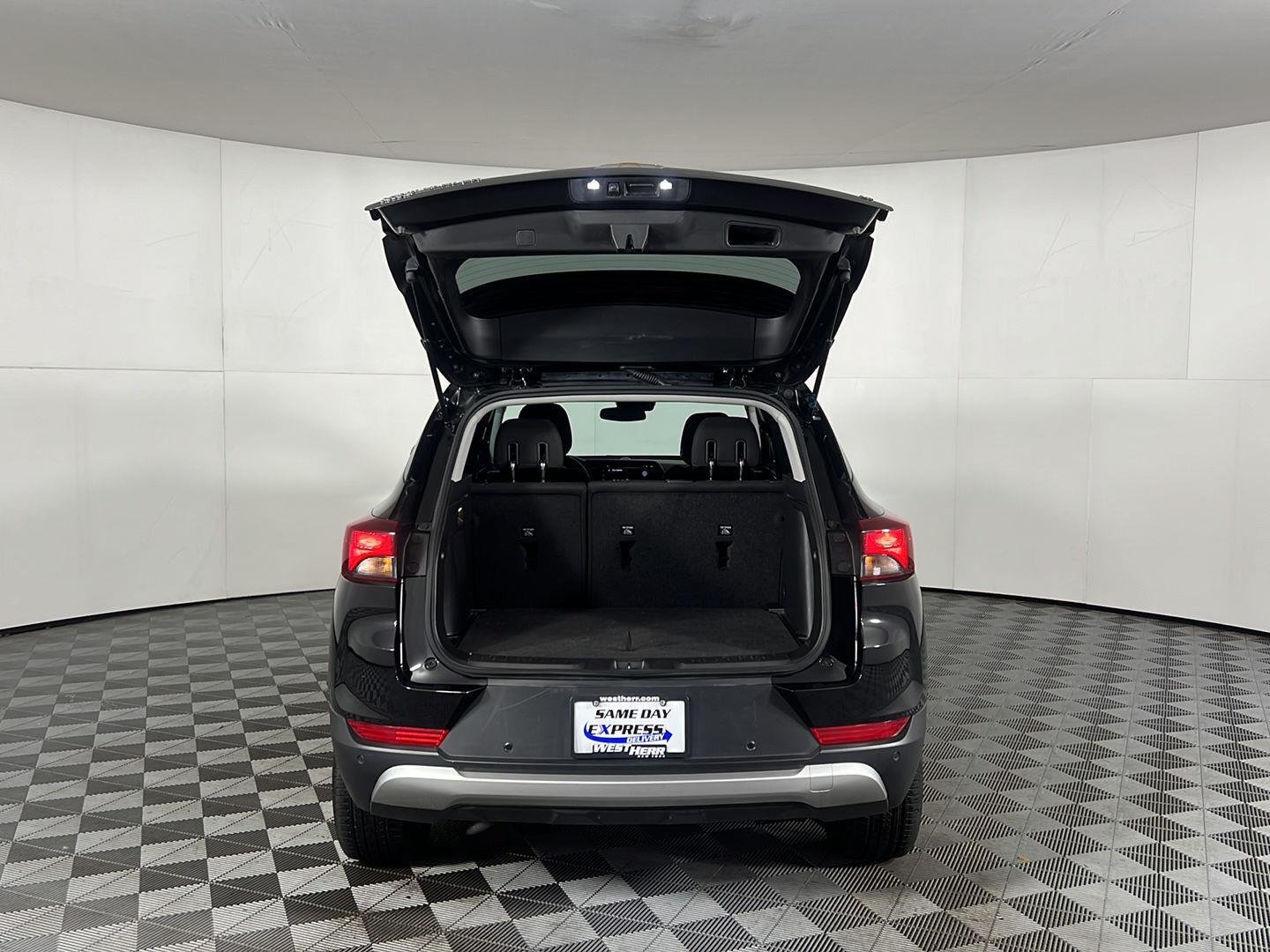 Used 2025 Mosaic Black Metallic Chevrolet LT image 6
