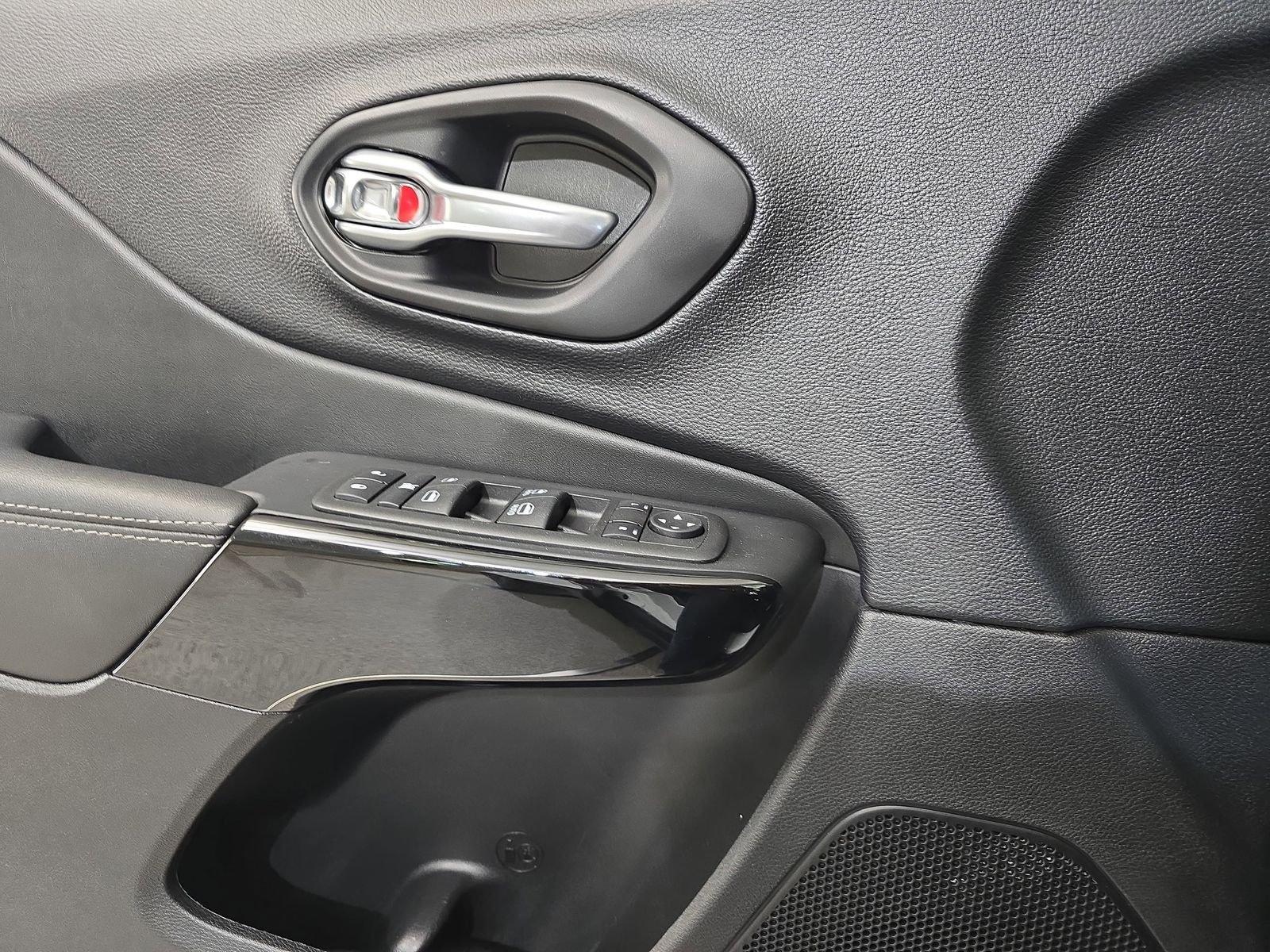 2023 Jeep Cherokee Altitude Lux - Photo 29