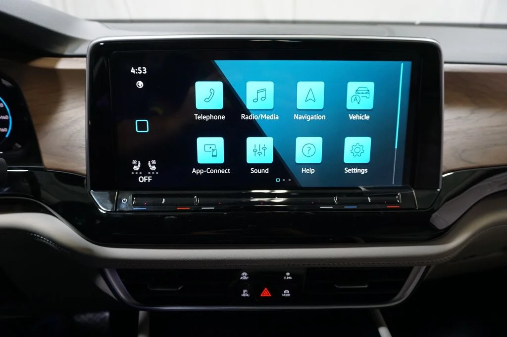 New 2026 Green Volkswagen 2.0T SE w/Technology image 15