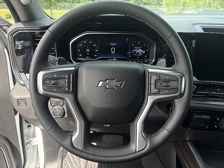 Used 2024 Summit White Chevrolet LT Trail Boss image 17