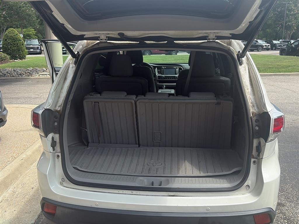 Used 2014 WHITE TOYOTA  image 16
