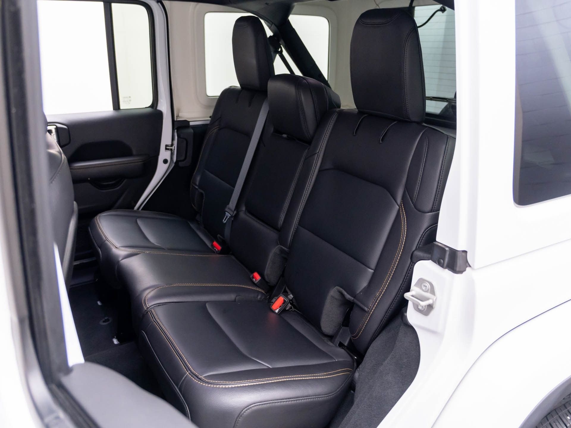Used 2024 White Jeep Sahara image 18