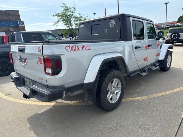 Used 2022 Silver Jeep Sport image 4