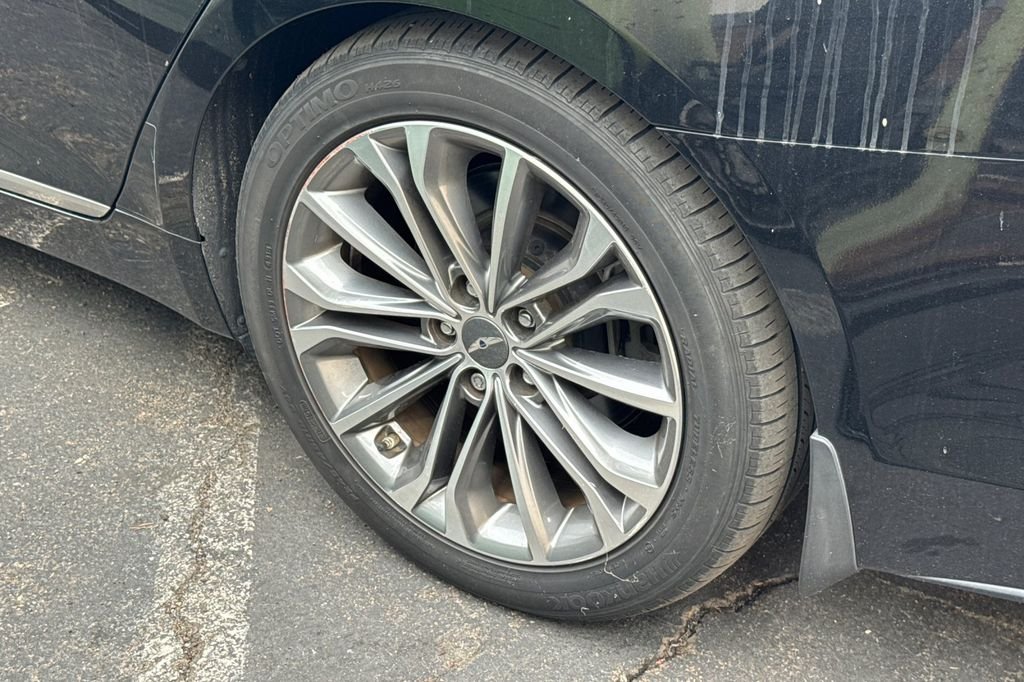 Used 2016 Black Hyundai 3.8 image 5
