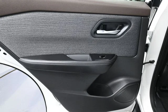 Used 2023 White Nissan SV image 9