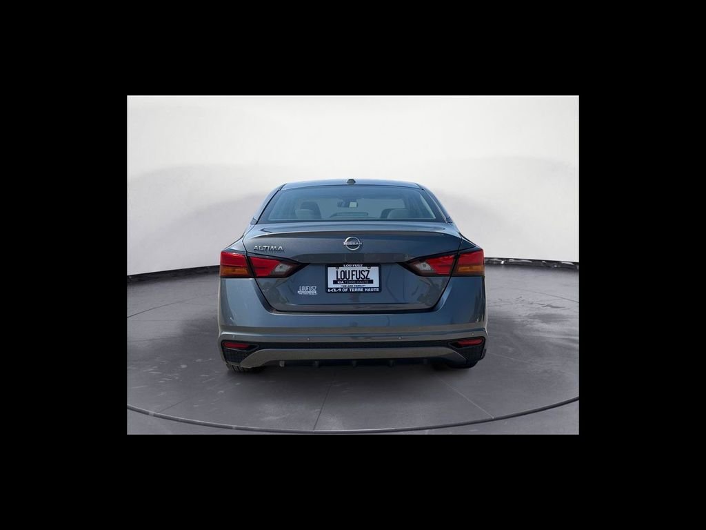 Used 2025 Gray Nissan 2.5 SV image 5