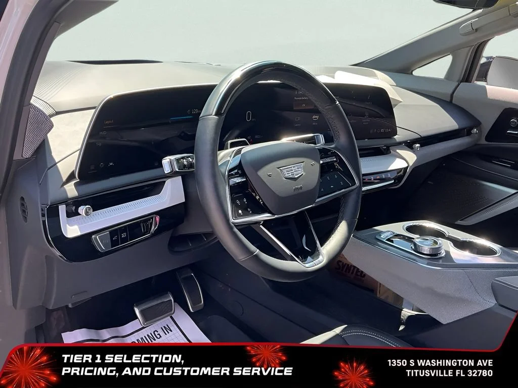 Used 2025 Crystal White Tricoat Cadillac Luxury 2 image 34