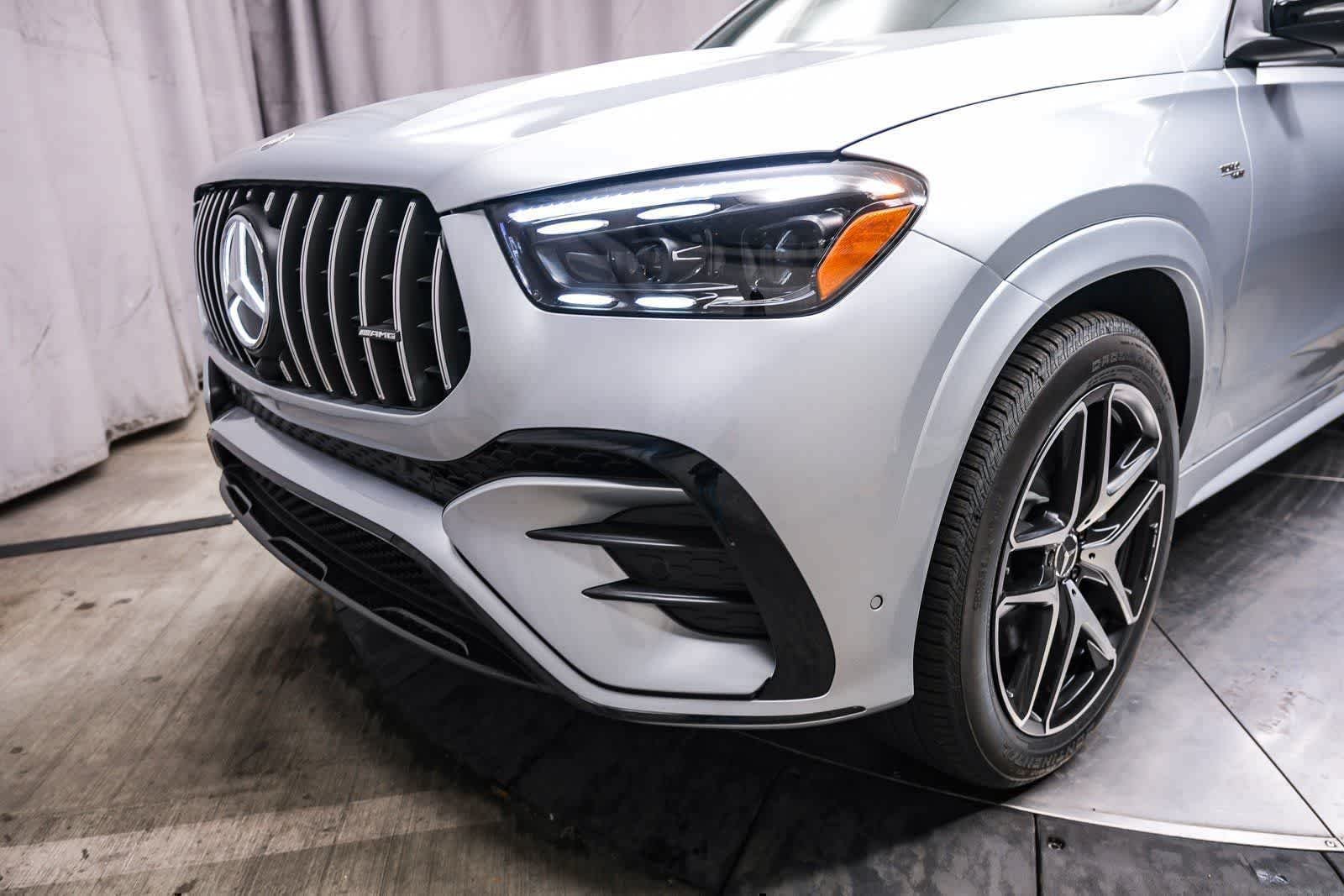 Nuevo Mercedes-Benz AMG® GLE 53 4MATIC+ SUV 2026 en color Cirrus Silver Metallic, imagen 12.