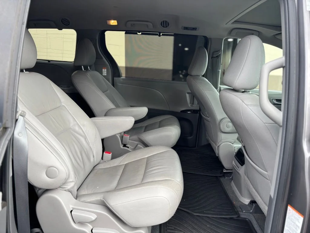 Used 2017 Predawn Gray Mica Toyota XLE image 18