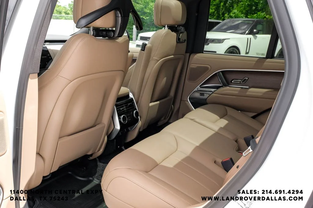New 2026 Fuji White Land Rover SE image 43