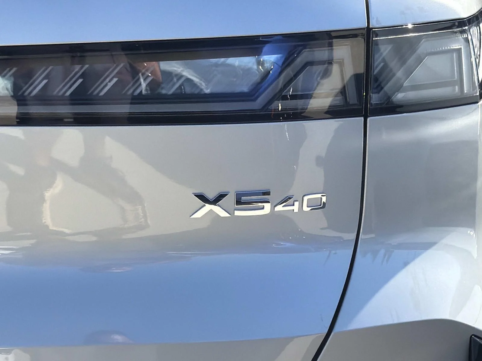 New 2027 Space Silver Metallic BMW 40 xDrive image 5