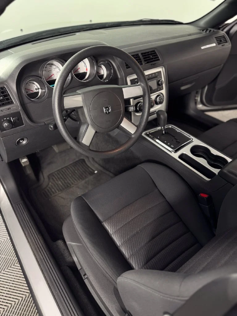 Used 2010 Bright Silver Metallic CC/Mineral Gray Met CC Dodge SE image 21