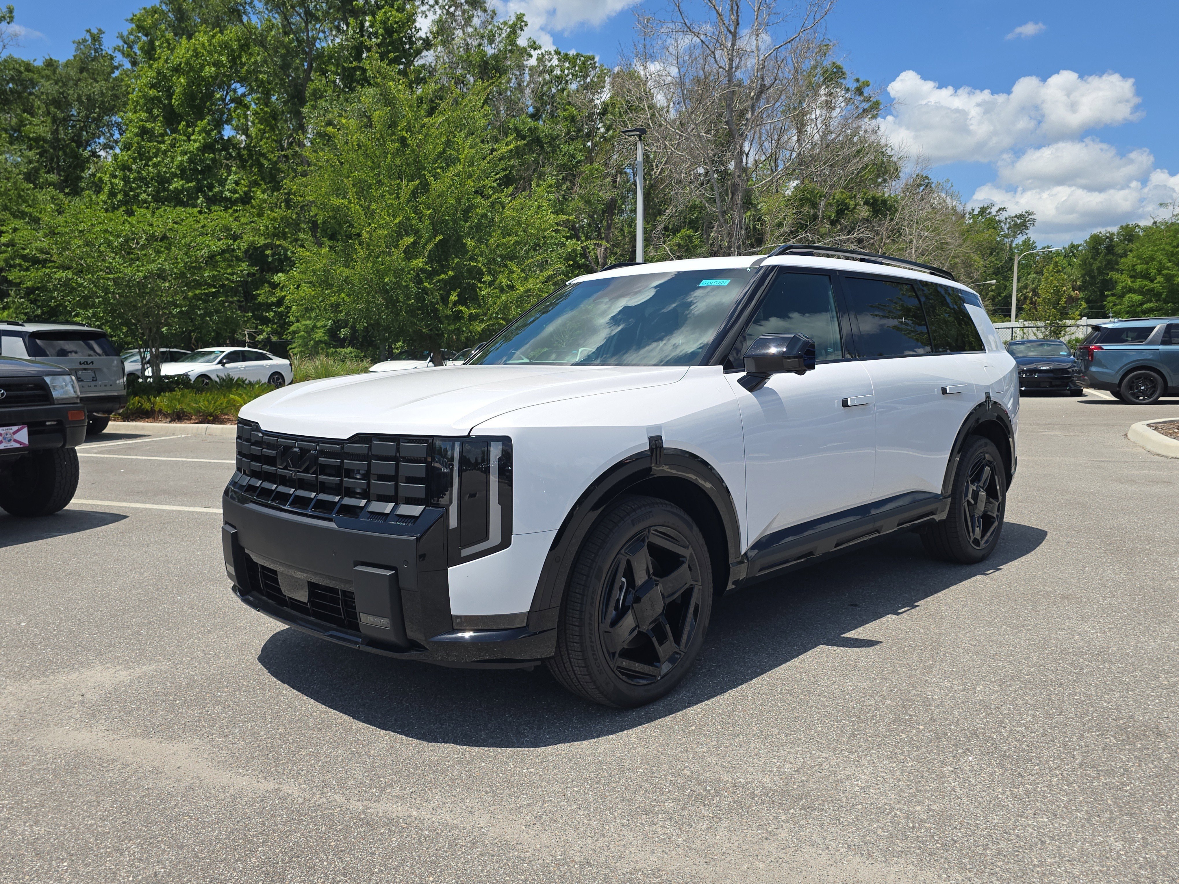 New 2027 Glacial White Pearl Kia X-LINE SX image 4