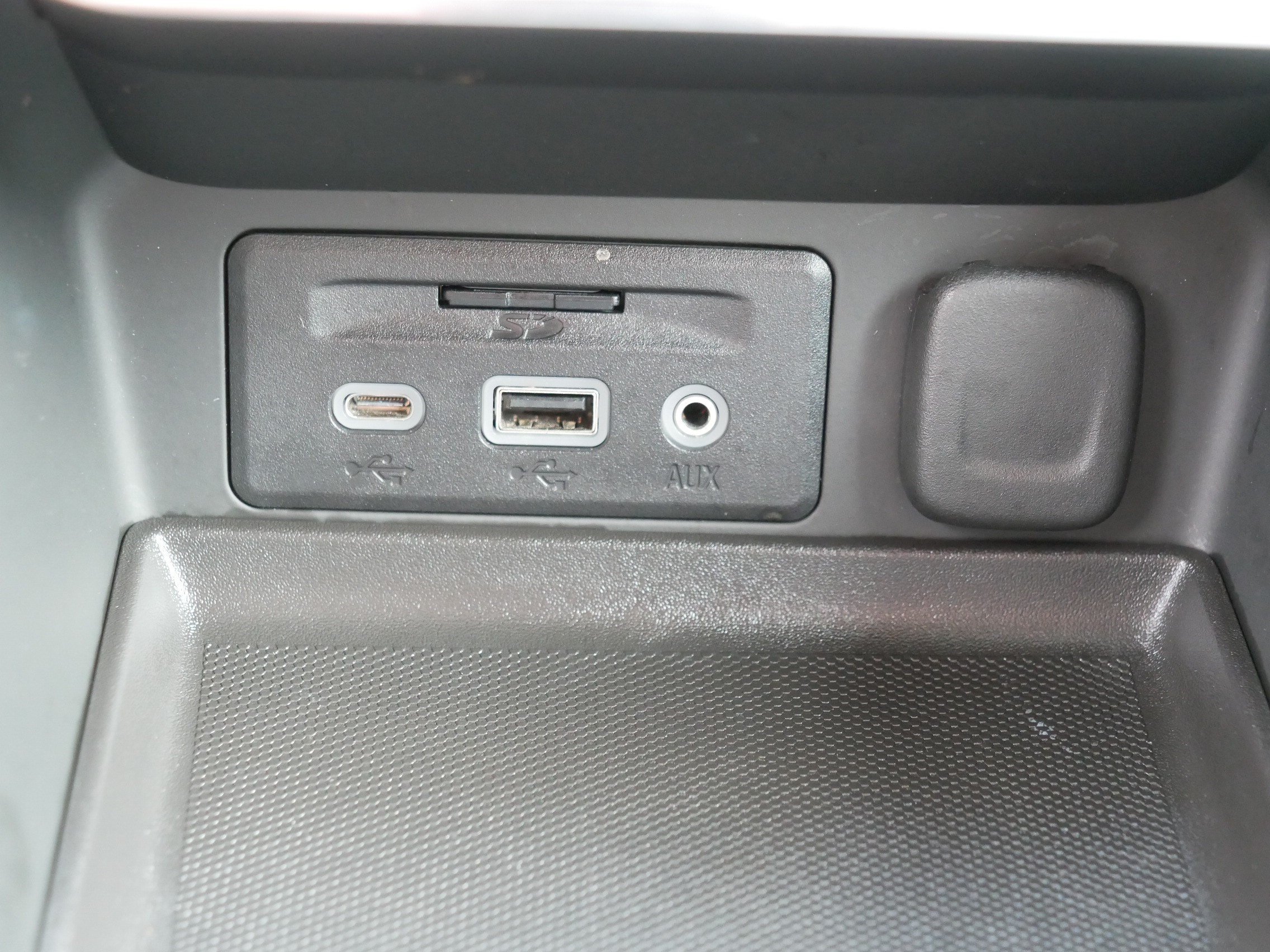 Used 2018 Ebony Twilight Metallic GMC Denali image 32