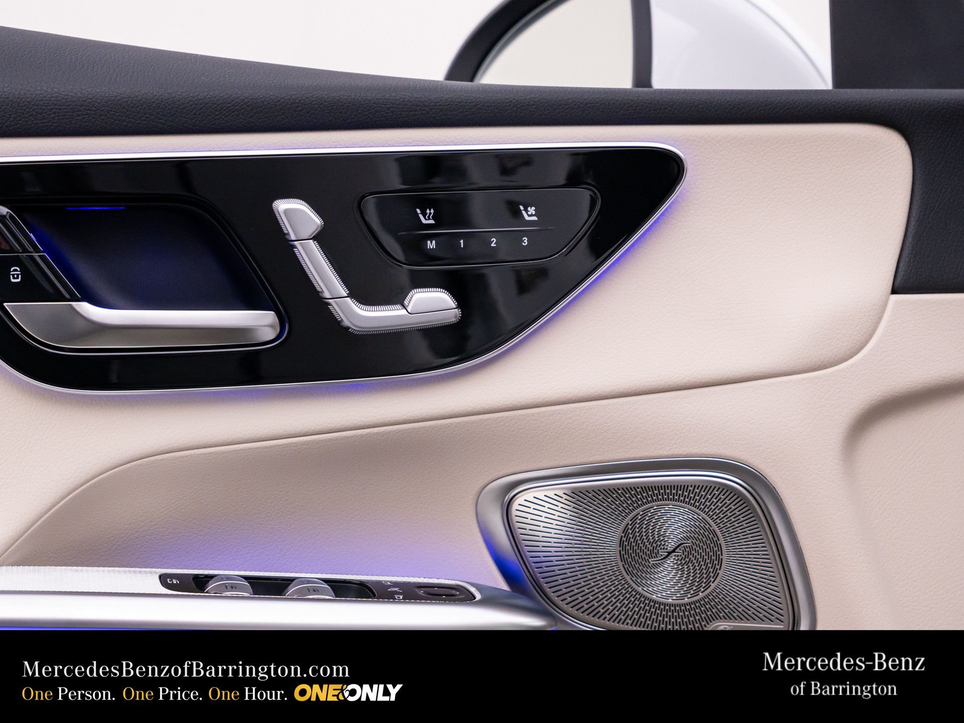 New 2026 MANUFAKTUR Moonlight White Metallic Mercedes-Benz GLC 300 image 16