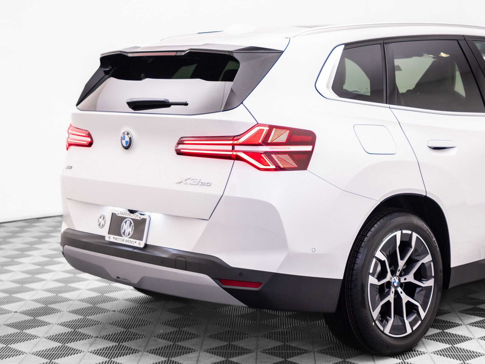 New 2026 Mineral White Metallic BMW 30 xDrive image 36