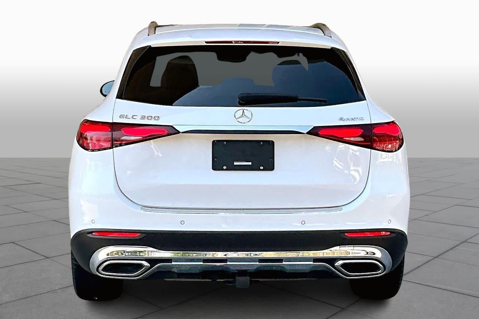 Used 2025 MANUFAKTUR Moonlight White Metallic Mercedes-Benz GLC 300 image 5