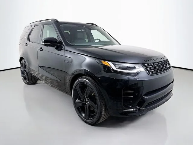 New 2026 Black Land Rover Dynamic SE image 3