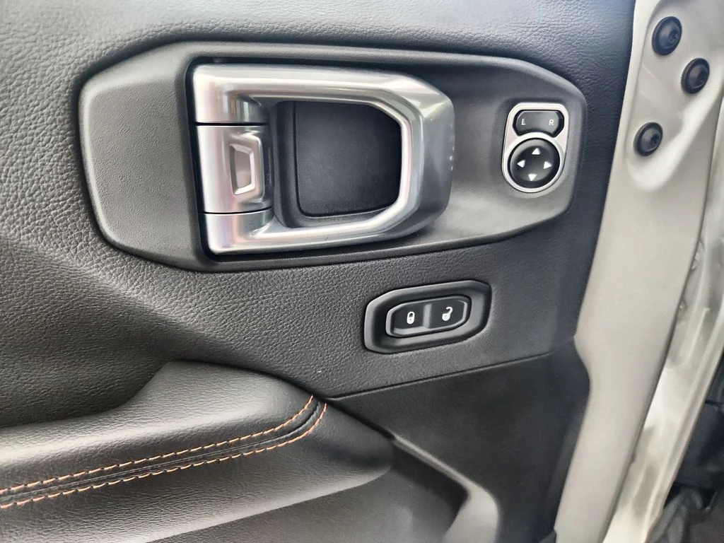 Used 2023 White Jeep Mojave image 23