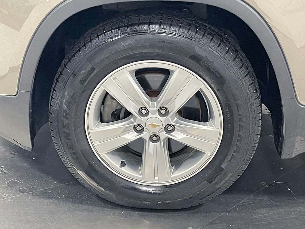 Used 2021 Gray Chevrolet LT image 35