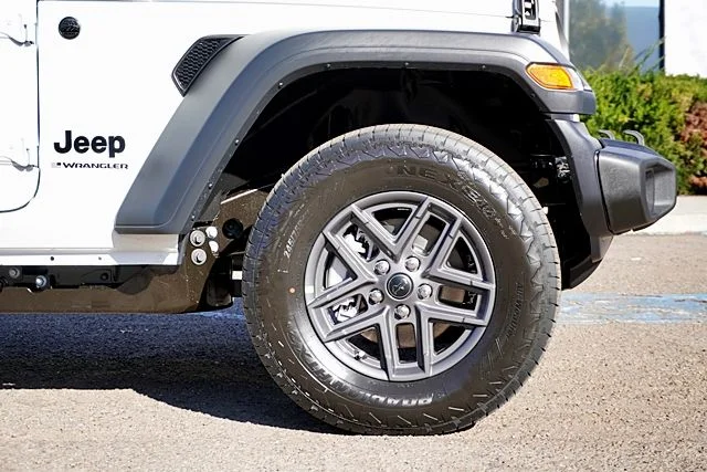 New 2026 Bright White Clear-Coat Exterior Paint Jeep Sport S image 8