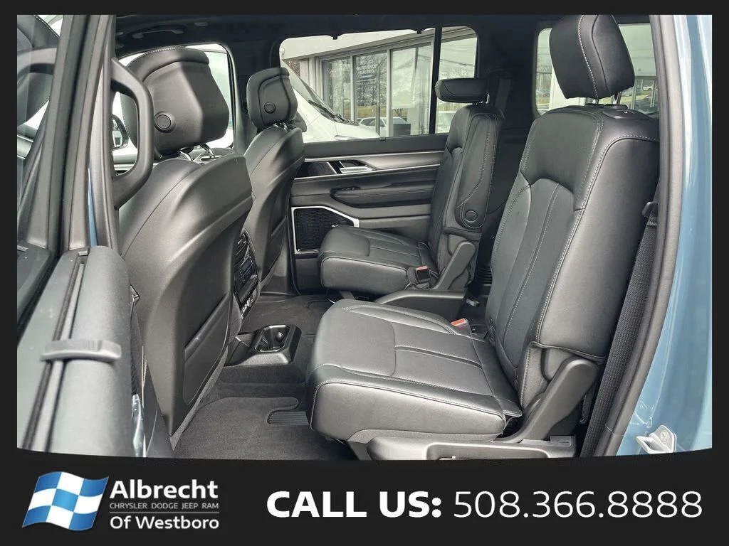 New 2026 Steel Blue Exterior Paint Jeep Limited Reserve image 12