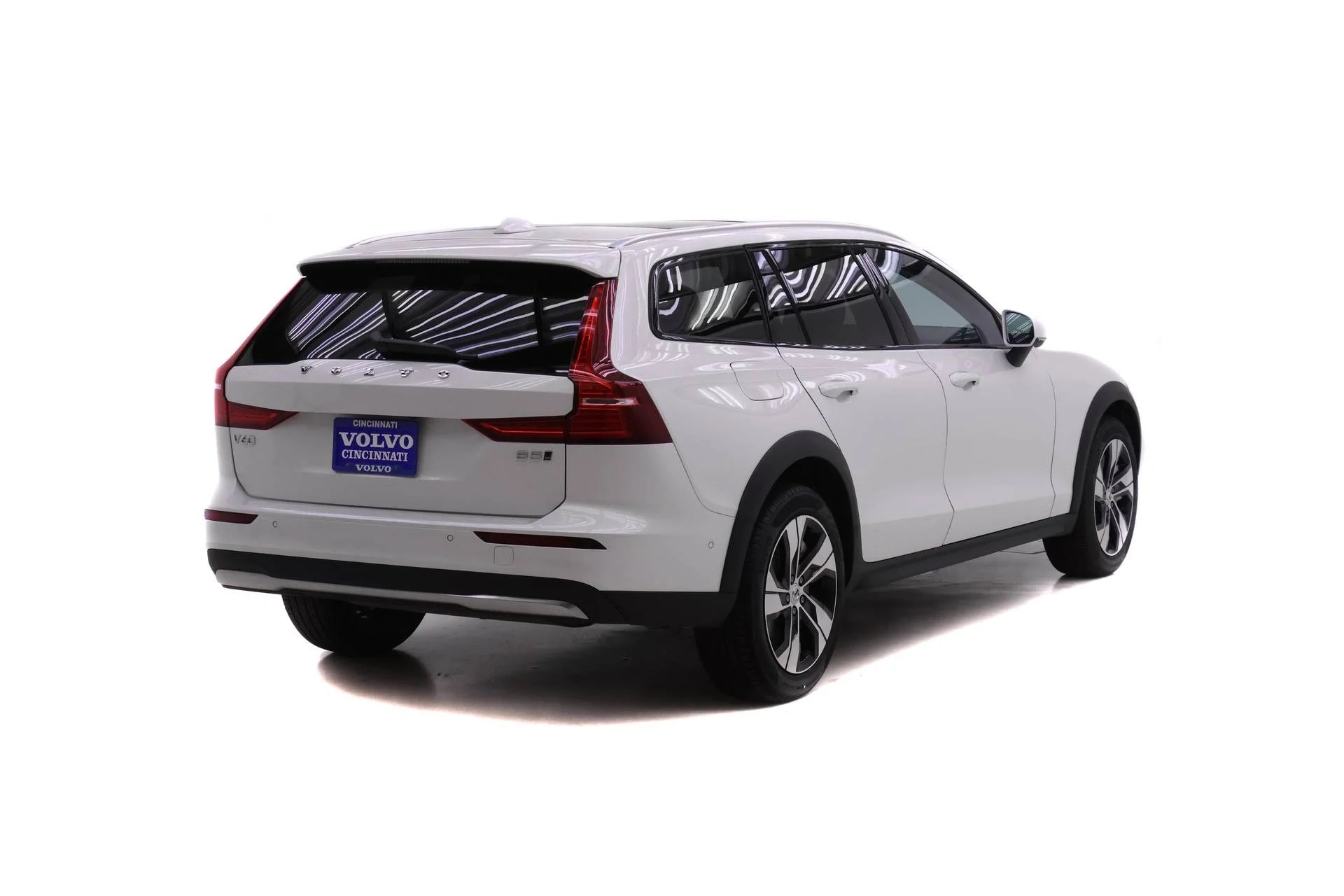 New 2026 Crystal White Volvo Plus image 4